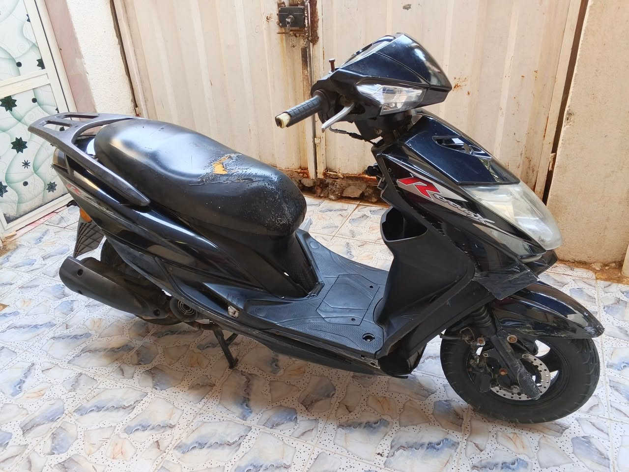 سكنس لد مكينه مال ماكس دراجه شغاله وناعمه بيه نواقص بس مكينه مامفتوحه وناعمه بيه تعمير جديد اقرا 
كابريتر جديد ام الضمان 
فيت بم جديد 
بلك شوته فلتر جديد
ستان ثانئي وفلاتر بانزين جدد
كلج خلفي امامي مال تفصيخ وليس تجاري نعومه ومعدل فول 
عنبار بريك امامي تفصيخ وبنز خلفي بريكات بلمكان 
دهن جديد الدراجه جاهزة سلف هندر كبل شغل واطلع صافيه ومتوكف بشارع 
نواقصه واير كيلو متر اشاير اماميه 
والترايش بيهن كسر فقط مكاني حله السعر 375 لتواصل ***********
