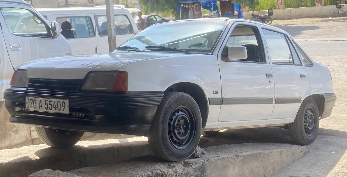 اوبل كاديت 1991
مكينة وكير عادي خير من الله 
المكينة دوش ١٦٠٠ 
رقم ديالى شرط التحويل 
السعر ٢٥ وبيهة مجال بسيط .. 
ديالى المقدادية 
***********
