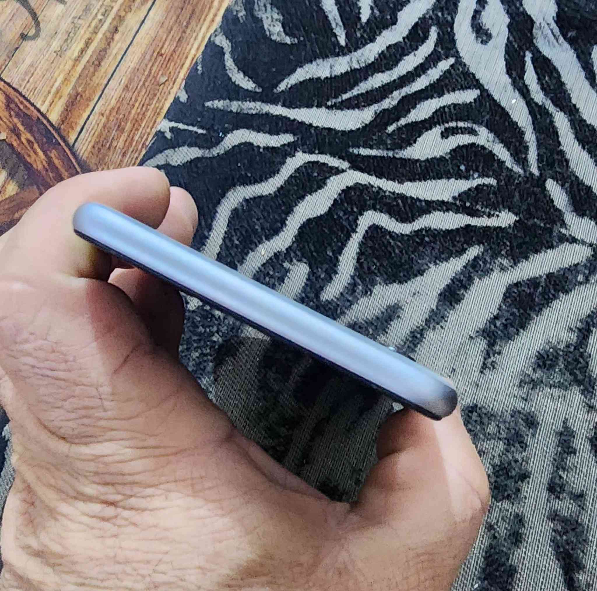 ايفون ٦ بلاص للبيع طافي يشحن ويشتغل شعار ابل بس ميشتغل ٦٠ الف كارت اي كلود موجود دورة شارع ٦٠ موبايل ***********
