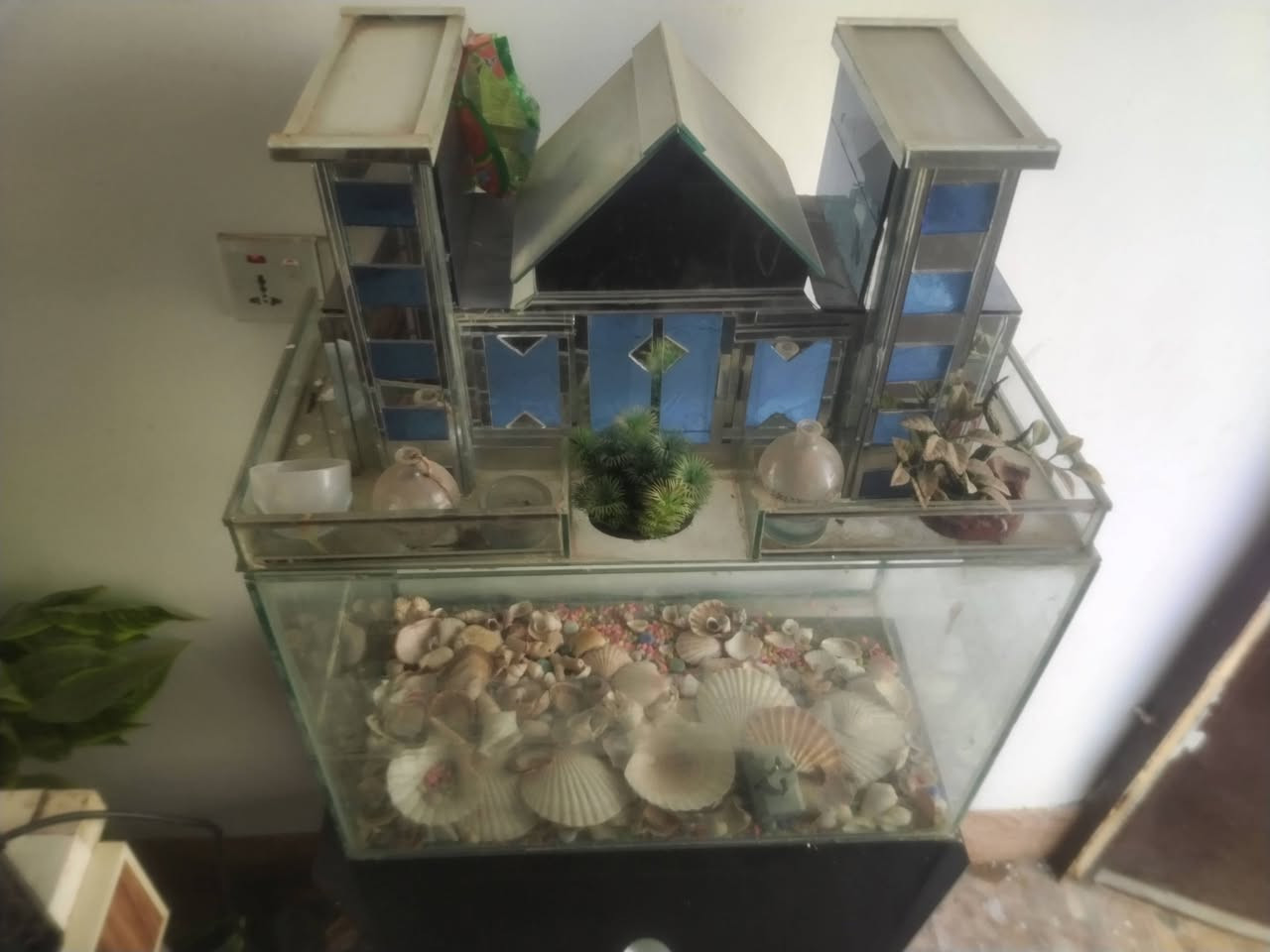 السلام عليكم حوض سمك مع قاعدة ب 70 بدون قاعدة 50وبيه مجال يحتوي عل زينة اسماك وحوض سليم مابيه لازرف ولا شخط 🐟🐠🐡🐚🪸 للتواصل مازنجر وذا عل رقم *********** وشكرا
