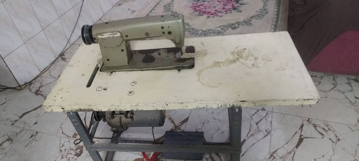 مكينه خياطه صناعيه شغاله سعر 100الف بيها مجال ***********
