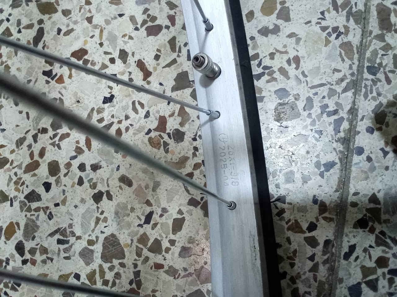 نضيف للبيع بايسكل بناتي حجم26استعمال شهر واحد يشهد الله الاضرار كدامك شركه بيدي B،D الون سبع الوان مكاني بغداد حي الاعلام قرب سوق اميمه شارع حبيب المصطفى السعر 175بي مجال للطيبين +البايسكل ينغسل ويترتب وتستلمه وبي قفل وتستلم مفتاحه


**إذا كنت صاحب هذا الإعلان وتريد حذفه لأي سبب، رجاءا أرسل رسالة إلى الدعم الفني**