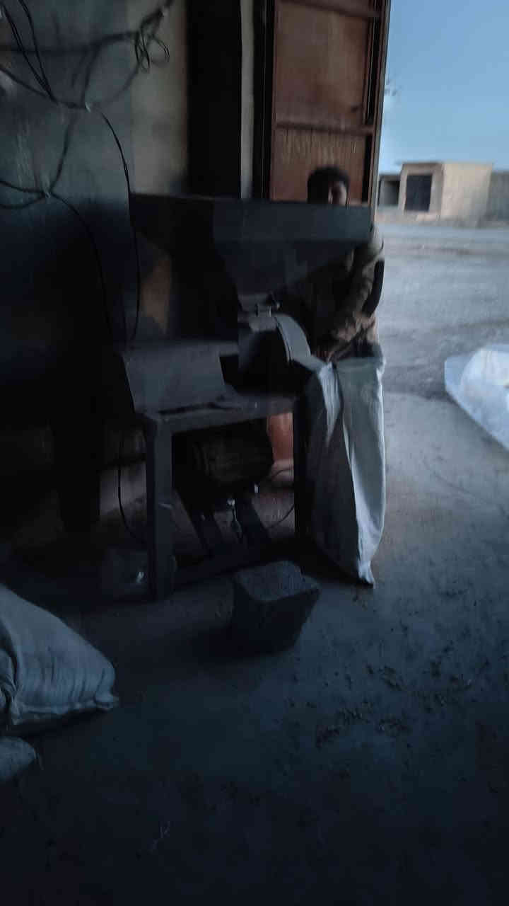 يوجد جاروشة لجرش جميع المحاصيل  
***********
بادارة سيد سفيان ***********
الموقع المعامل البلوك مقابل معرض سلوان الراوي
