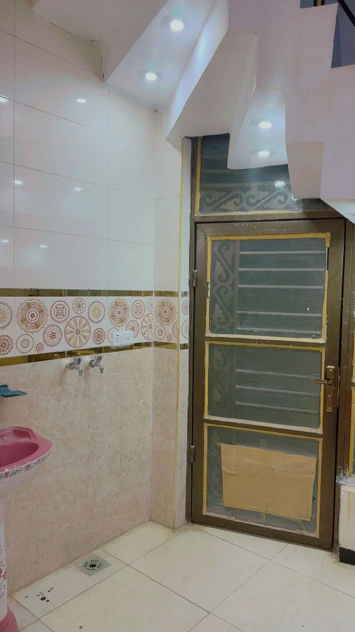 بيت للأيجار
بيت للأيجار الرحمه قرب افران دبي بطابقين الطابق الاول غرفة خطار ومطبخ وغرفه نوم وصحيات عدد 2 الطابق الثاني غرفتين نوم وصحيات وسطح سعر الأيجار 300 الف 
للاستفسار الاتصال على الرقم ***********
