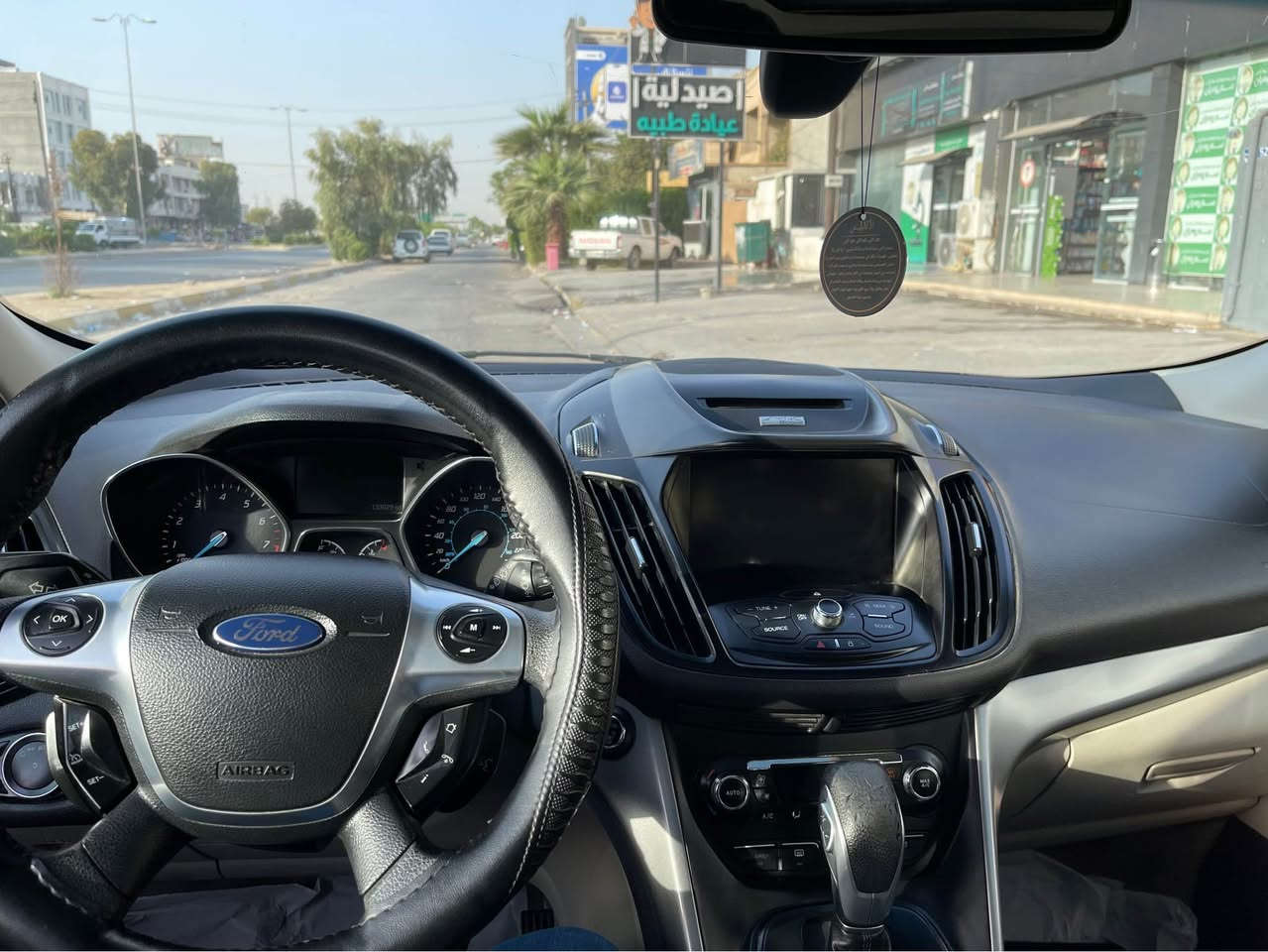 فۆرد ئیسکەیپ 2013 شرکە نیفا خلیجی 
مەکینە :2.5
گێر و مەکنیە بە شەرت نە کراوەتەوە
دەرگای سایەق سبوغە 
 و یەک بست لە دەرگای دوای سایەق  تعدیلە
فول مواسەفاتە
پانۆراما
کۆدی دەرگا
بەسمە
صندوق شەفت
شاشە گەورە
تبرید شاشە
تەنها دوو شوێن کال بوونەوەی هەیە 
رەقەم و سەنەوەی هەمووی نوێە
140 هەزار کیلۆمەتر رۆێشتووە

بۆ زانیاری زیاتر پەیوندی بکە بە *********** أربيل, العراق
