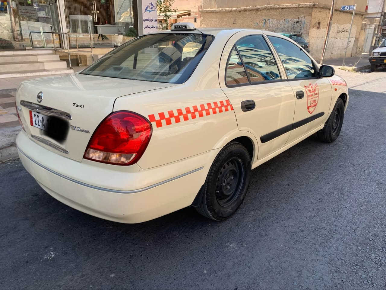 نيسان سنى بيلاد تاكسى
موديلى ٢٠٠٩
يةك پارچة بوياغ 
دوو پةلةى بچووكى تريش بوياغى هةية
دوو شوينيش تعديلة 
بيشى كةبسة
بشتى بس قةيتانةكةى هةية
گير و مةكينة بيلاد بةشةرت نةكراوةتةوة 
سنوى و ژينگة و رقمى نوية 
تاخم تاية و هزة نوية
شوين هةولير 
نرخى ١٠٠$ مجاليكى برايانه
رقم تلفون ***********
*********** أربيل, العراق
