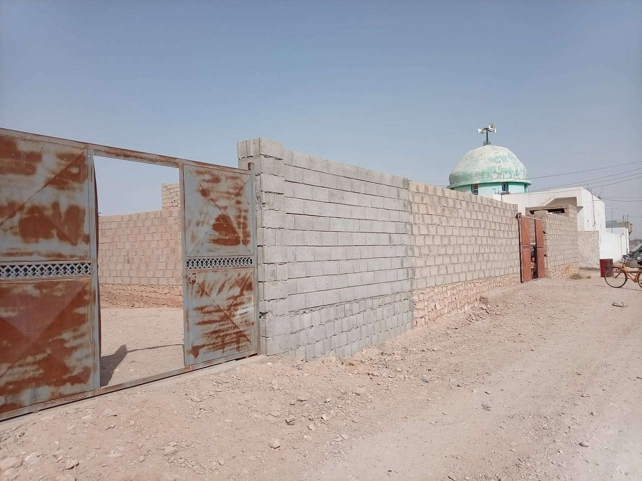 #مشتمل بالاضافه الئ خان للبيع
#مساحه البيت مع الاخان 750

#موقعه حي التنك قرب موقع فوج القائم الاول ولمستوصف حي التنك 

#تفاصيل ،مشتمل غرفتين صحيات مطبخ صحيات خارجيه الخان شغل درجه اولئ سندويش وغرفه مبني بلوك. 

#السعر 45 وبي مجال ،حك العمله 

***********
***********
