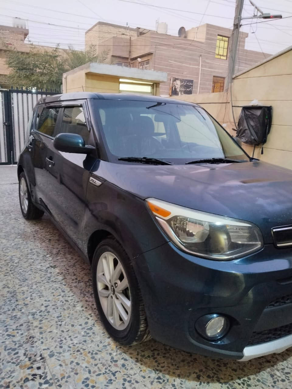 السلام عليكم كيا صول موديل 2017 واد امريكي تبديل باب السايق فقط بدون ايرباك بدون داخل شرط وصبغ 3 قطع فقط رش بدون حادث اثر شخوط محرك 2000 السيارة جاهزة بدون نقص ماشية 79 الف مايل محرك وكير ما مفتوح مواصفات عادية تحكم وشاشة وكاميرا رقم سليمانية الجديد وسنوية ل 2029 بأسمنا تحويل وكالة حاضر السعر المطلوب 108 وبيها مجال بسيط للاتصال *********** وات ساب متوفر مكاني بغداد
