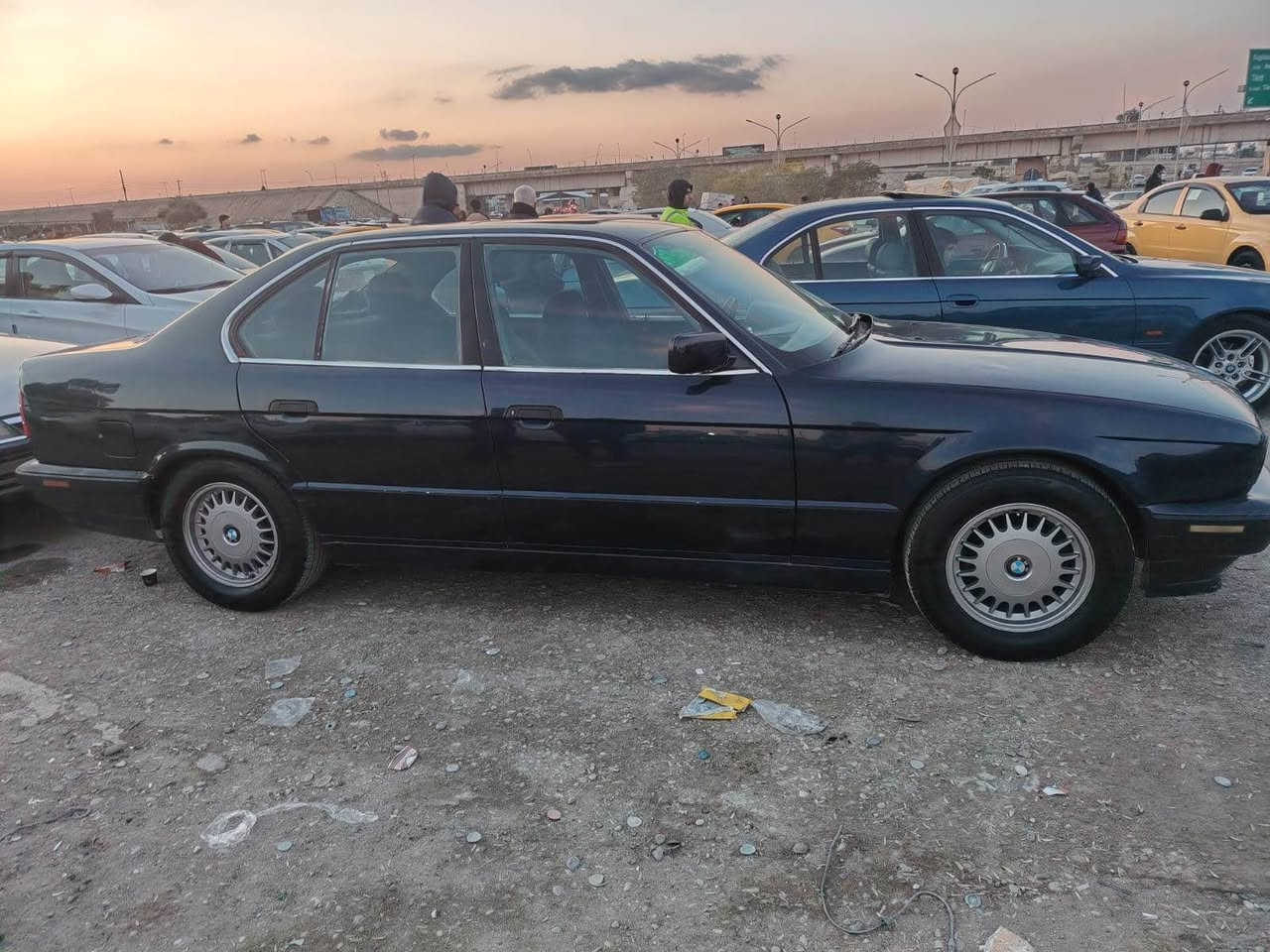 BMW موديل 91 كير عادي سيارة حيل جديد بمعنا كليمه تايرات جديد صدر جديد تبريت و تتفيئه شرط كيرو محرك شرط مابي عيب 
دفتر بنزين بي سنويه ساقط شرت تحويل و غرامه سعر 
47$ بي المجال  
رقم موبايل 
***********
*********** كركوك, العراق
