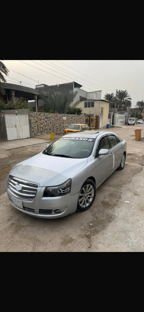 السلام عليكم
ام كراند Ec8 الحجم الكبير سياره بيه جراد فقط 
موديل 2013
محرك وكير ياباني بلاد شبيه كامري
لايت زنون 
اشاير بالمري
قطعتين تبريد
برده خلفيه بلادي
فتحه سقف
حساسات خلفيه 
كشنات جلد 
تبريد تدفئه شغاله

تحويل ثاني يوم هزتها جديده يعني متحتاج تسوي هزه كبل تحول باسمي السياره 

السعر ٧٢وبيها مجال

مكاني حله نادر ***********
