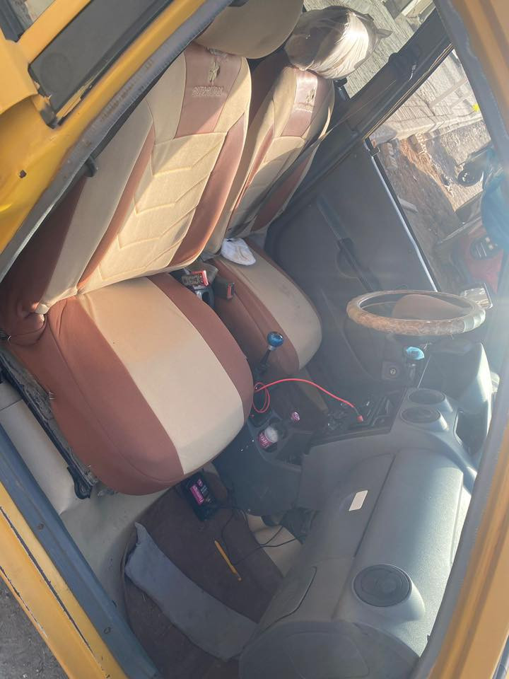 السلام عليكم ..
سايبا 2012 
تبريد شغال 
حداديه خير من الله 
تايرات جدد 
تخم نوزلات وبلكات جدد 
كير مكفول 
بيها رنكات لان بيها بخار وتنقيص دهن قليل 
بس السياره خير من الله نظيفه وترايها يخبل 
السعر 25 وبيها مجال حك الجيـه 
العنوان بغداد شارع فلسطين 

رقم الهاتف : ***********
