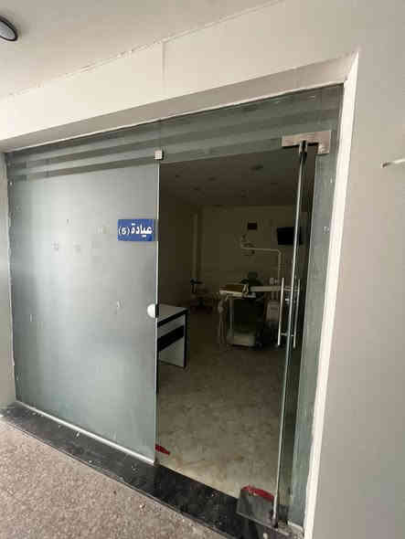 يوجد طابق كامل للايجار مساحتة 450 متر مربع في عمارة تجارية في سوق مثنى تقع سايدين جامع صديق ريشان للاستفسار يرجى الاتصال على رقم 
***********
او مراسلة واتساب موصل
