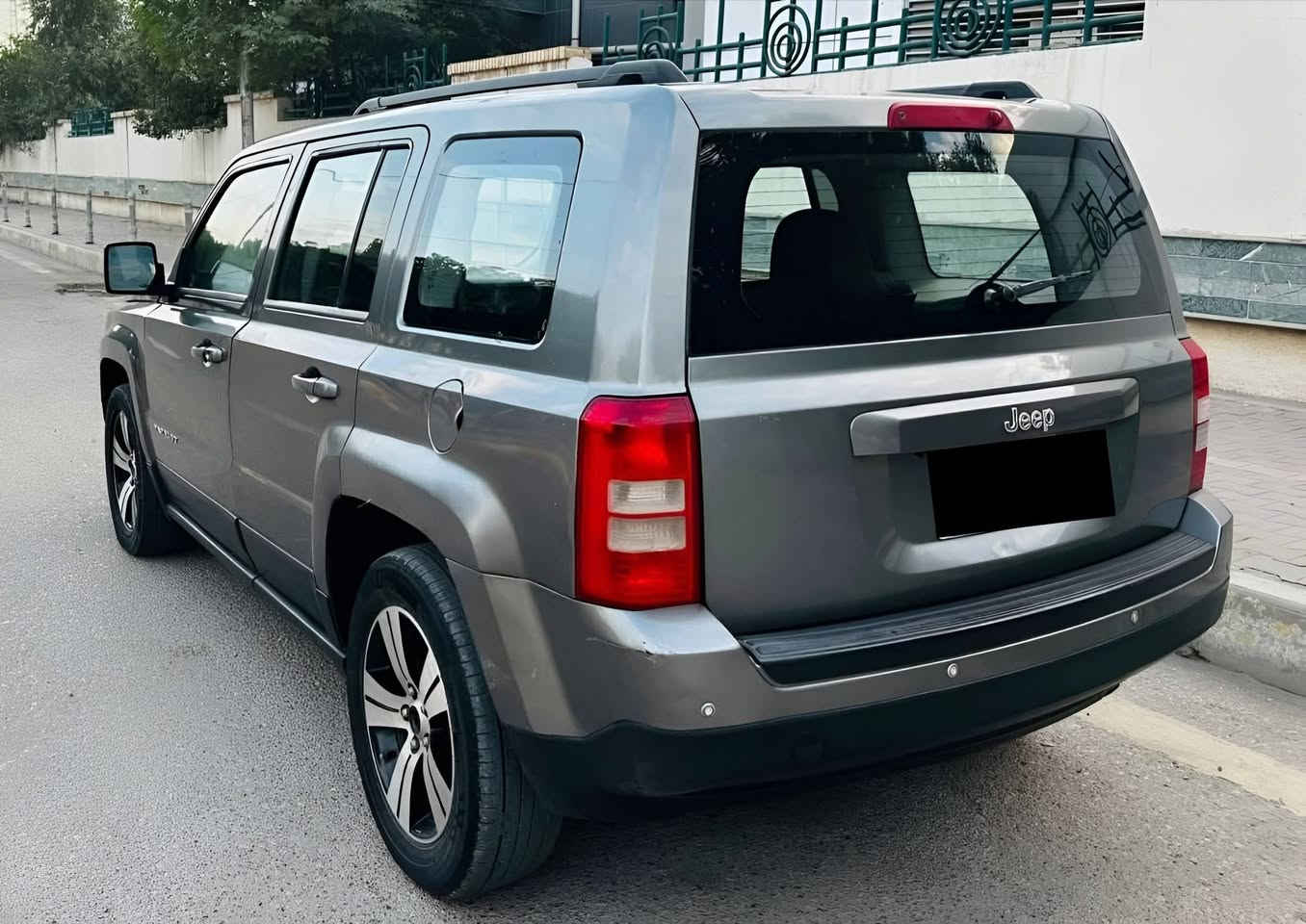 جيب باتريود وارد امريكي
السياره كفاله بيه دحجه 
بلباب خلفي بصيطه 
ومدكر امامي بي شخطه 
بصيطه سياره مامشيه هواي يعني مامتعوبه ستخدام شخصي  
مديل 17تحكم استيرن 
سياره مال سفر رقم سياره 
بغداد سعر سياره 110
بي مجال طيبين 
رقم راعي سياره 
***********
موجودسياره بل البصره
