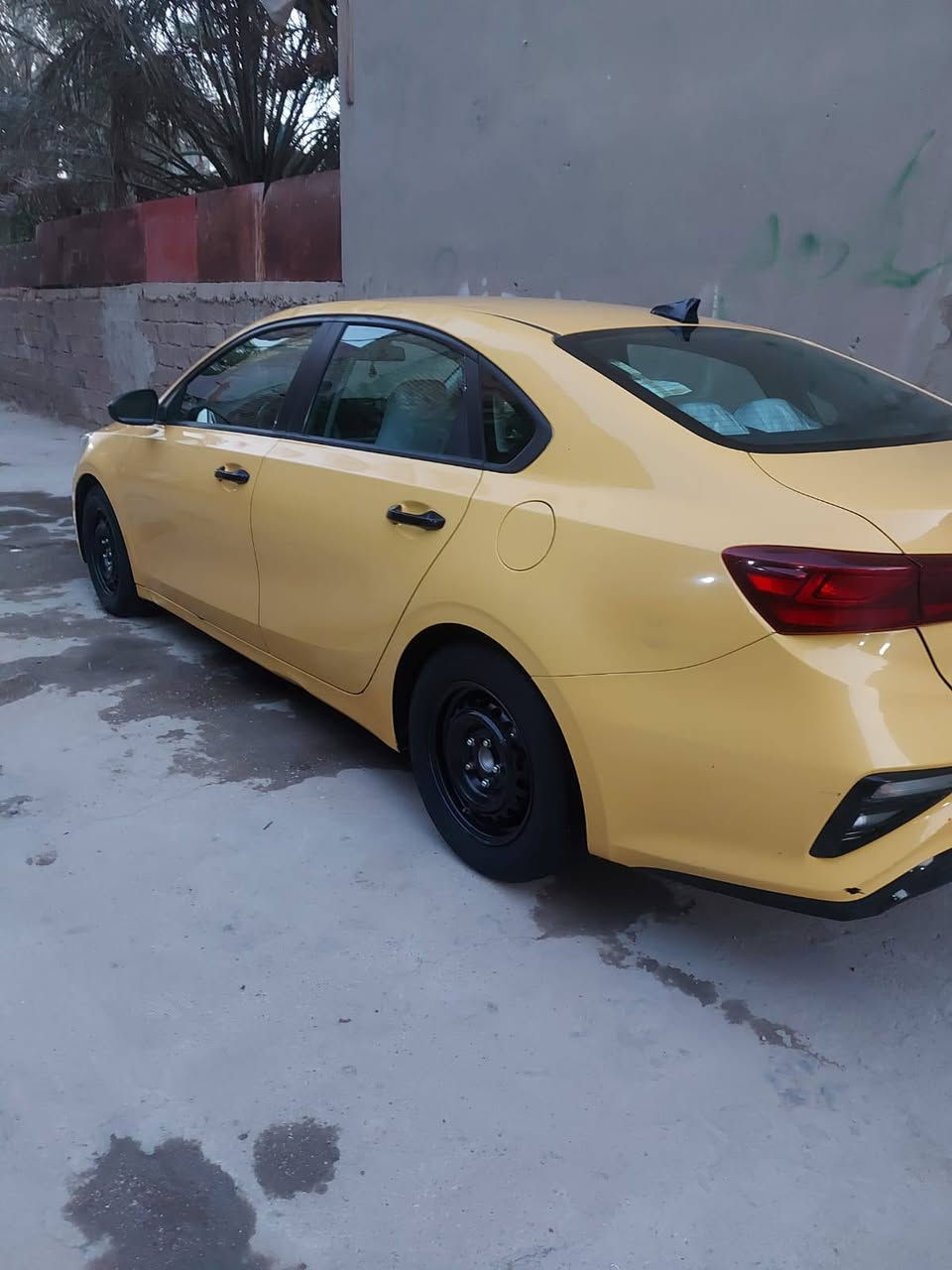 السلام عليكم
فورتي مديل 2021  رقم بغداد بسمي
حادثها بس بنيد مبدل الباقي ليبل واحد تخم تاير جديد 
داخل لونين 
مكفوله لا لغد ولا شاصي
مكينه 2000 دوش كير CVT  
لا تبخير ولا تنقيص  منظومه غاز 
مدوشمه ارضيه وتنته
*********** اني مكلف بلنشر
