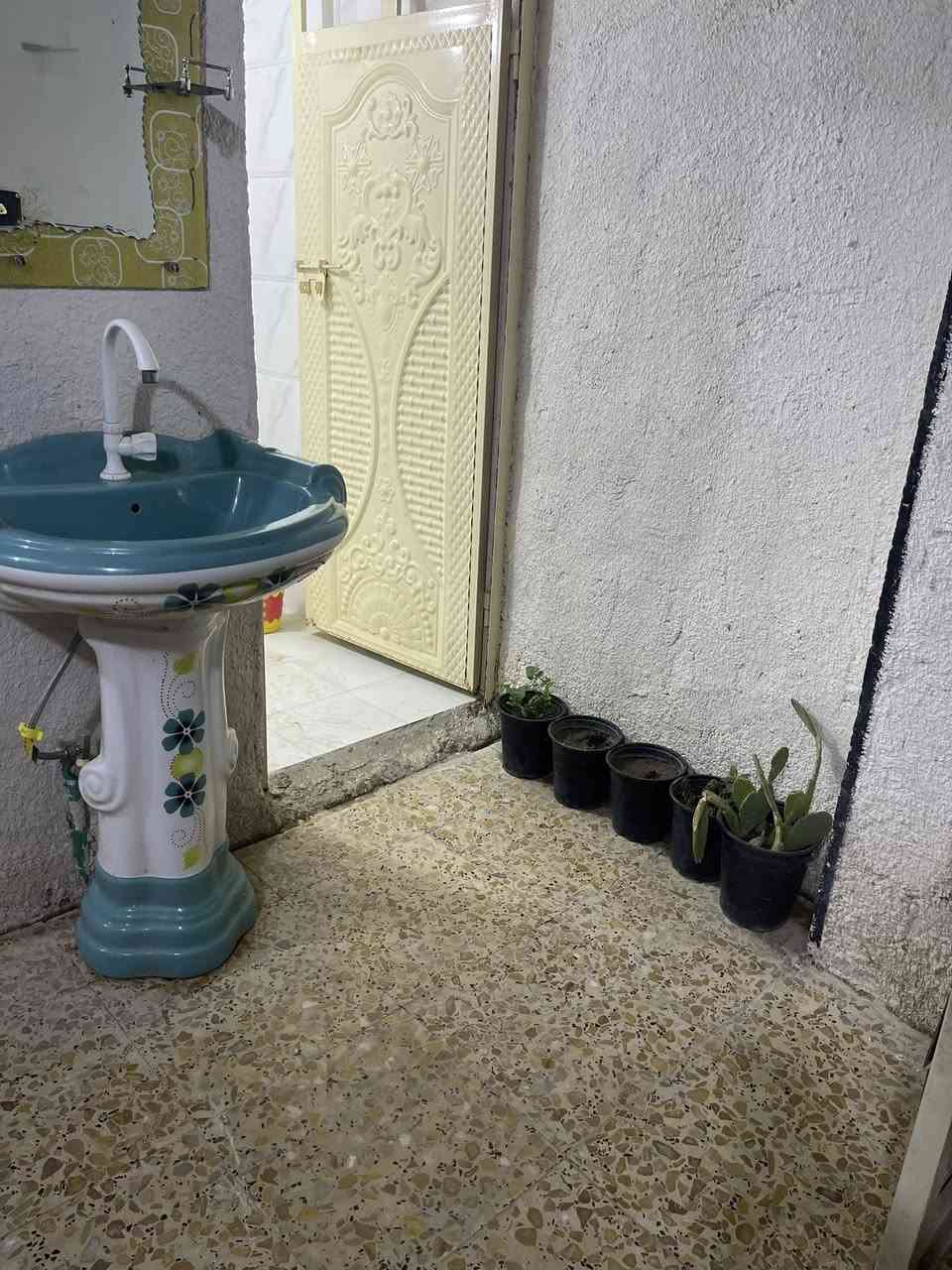 دار للبيع المساحة 100 متر ✅
حي البساتين حي السلام 
شارع ابو رحاب سند اصفر 
✅ملاحضة سقف سندويج 
البيت جديد بناء 2025
السعر 45 وبي مجال ✌️
للاستفسار ***********
