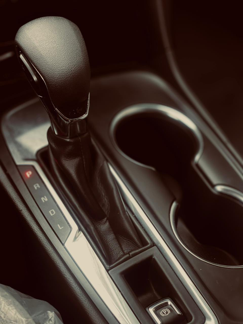 شوفرليت ايكونيكس Ls.     ٢٠٢٣ اللون اسود ملكي رقم ميسان بأسمي سنوية للـ ٢٠٣٠
وارد امريكي حادث خفيف جدا 
المواصفات :

بصمة تشغيل 
شاشة كبيرة لمس تدعم Apple car play
كاميرا خلفية
تحكم مقود 
شفتات ستيرن 
مانع تصادم 
مثبت سرعة
مانع انزلاق 
نظام ECO
منافذ USP متعددة
بصمة للأبواب الامامية فقط 
لايت LED زنون بلادي 
حساسات خلفية + رادار امامي تحذير تصادم 
تبريد قطعتين 
مكينة 1500 تيربو 
دفع ثنائي 
كشن السائق كهرباء إضافة إلى الجام Auto

ماشيه 68 الف mi 

السعر : 173 و بيها مجال 

العنوان : ميسان 

الرقم : ***********
