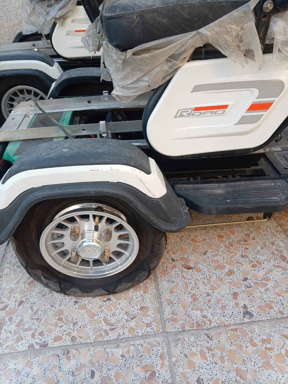 سلام عليكم
درجه شحن درجات جدد ما مستخدمات بدون بطاريات دراجه لوحده ٤٠٠سعره مكاني مشتل بغداد وياخذهن اربعتهن يختلف سعر  ***********
