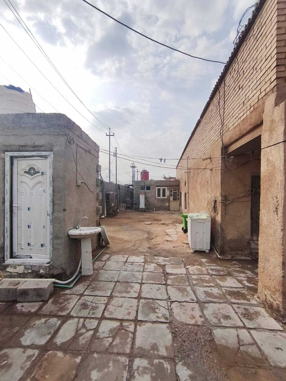 السلام عليكم، بيت للبيع الرضويه الخامسه قرب مدرسة البطوله وقرب مدرسة عقد الولاء الأهليه، وقريب على المدارس المتوسطه
المساحه ٣٢٥ م ركن، ٣ غرف نوم وهول وإستقبال وصاله ومطبخ و صحيات داخليه وخارجيه، وبي حديقه تصلح لبناء مشتمل للأستفسار الإتصال ***********
