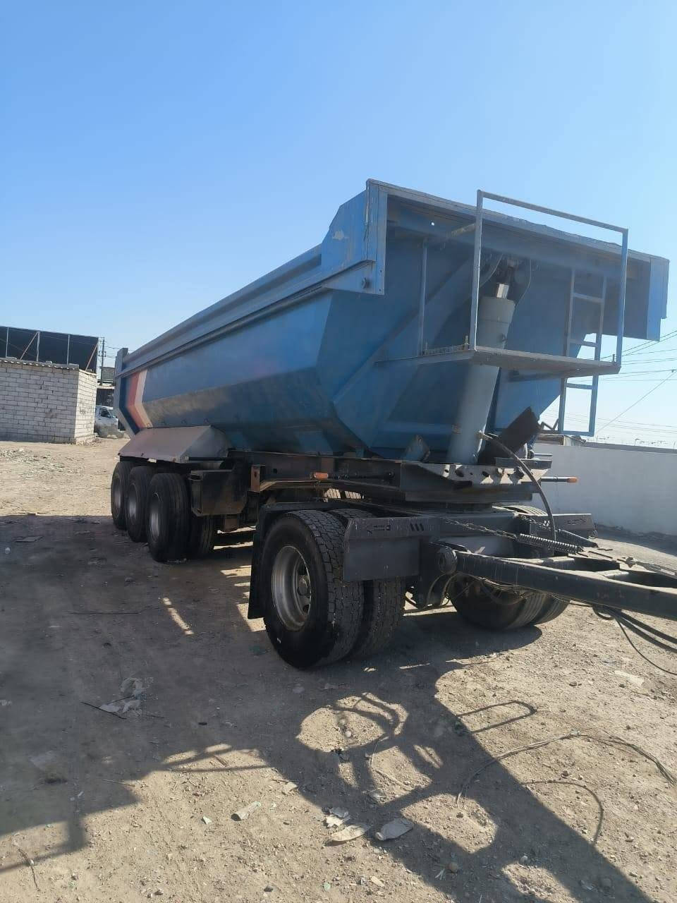 مقطوره حوضيه للبيع العنوان الدوانيه تخم تاير جديد كفاله *********** او *********** السعر 140 الطول 725 جديده 21 متر الوزن 9 طن
