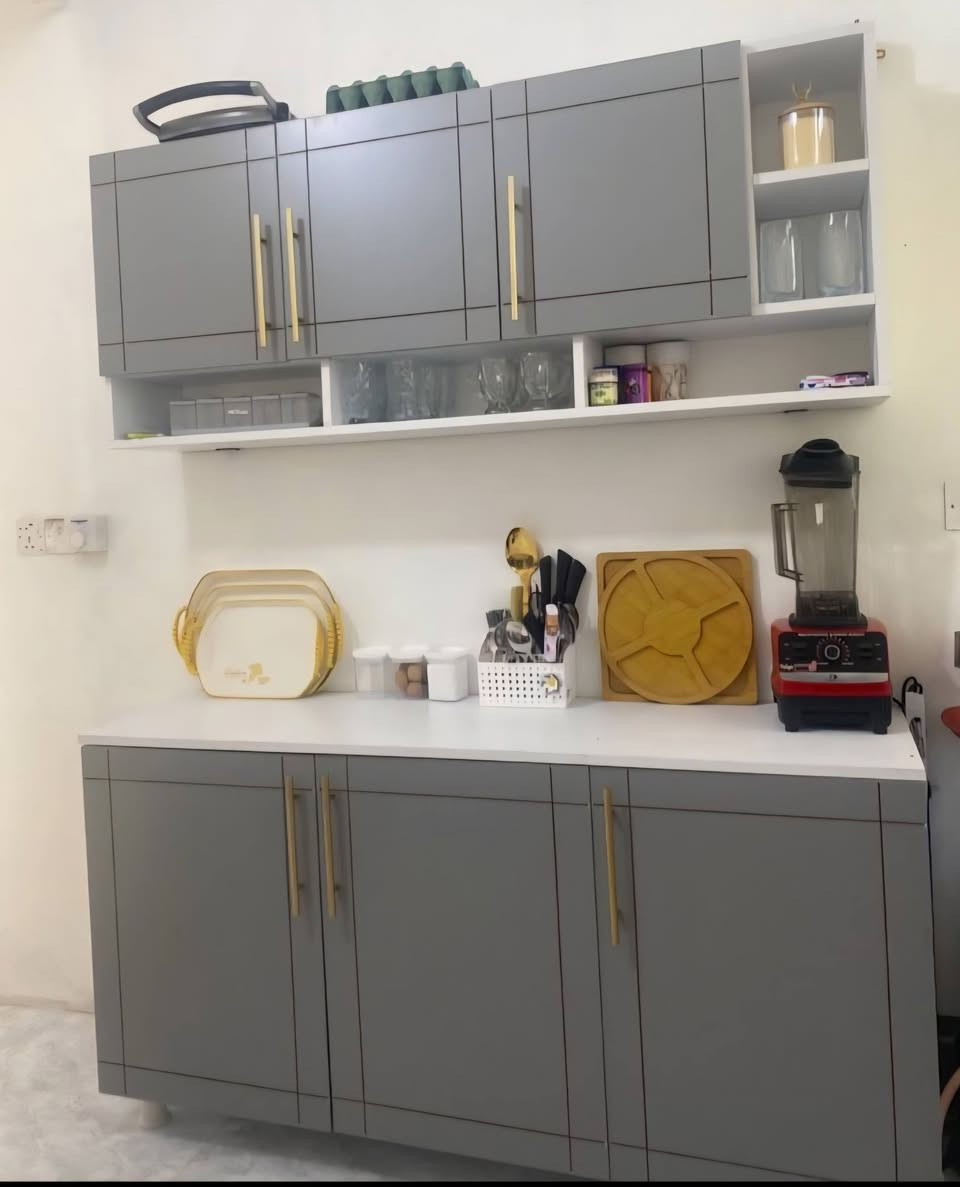 السلام عليكم 
كاونتر خشب bdf نضيف شخط مابي 
السعر 200 
الحجم متر ونص 150cm 
العنوان حي الجهاد 
***********
راح يجي واحد يكول مال معمل ب240  الف ما يحسب الكروه واني بايعله نفس مال معمل ونضيف وارخص
