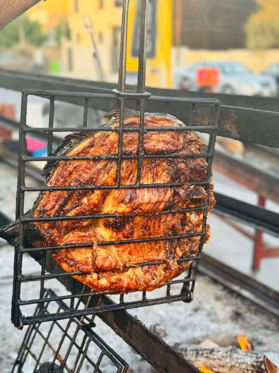 مشويات ابو شمس الشمري
🐟 كيلو السمك الحي: 6,000
🔥 كيلو السمك المشوي: 8,000

🚚 توصيل بسماية: 1,000 فقط
✨ جودة عالية - طعم يجنن - توصيل سريع

📞 ***********
