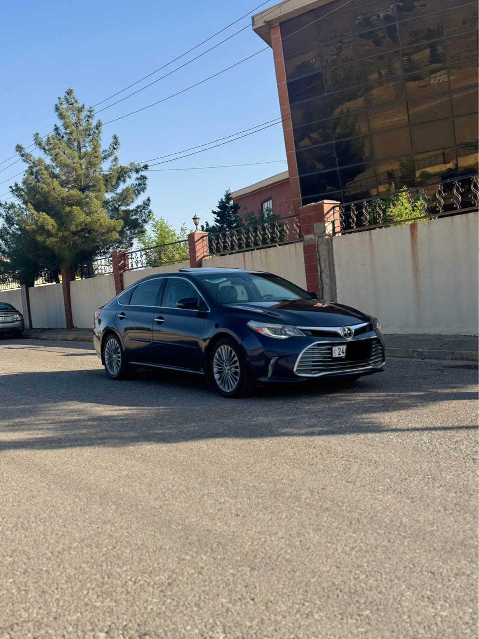 تويوتا افلون 2016ليميتيد فول مواصفات
كوشن سينكو بشت ساردو كه رمه سلايته 
سياره 3 موده( eco-spor-normal) 
لايت سينكو بشت ليده 
به رده شه ريكه يه 
سياره بس رلع بولند بغ بى داخلي بي ايرباكه 
112 هزار مايل جويه دينار مصرف تيدا نيه 
سعر205 مجال هه بيت 
*********** اكر, نينوى
