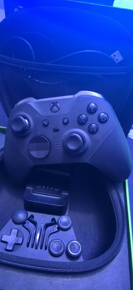 السلام وعليكم 

جوستك Xbox Elite Series 2 للبيع 

مستعمل فقط يومين 

اخو الجديد 

ملحقاته كامله 

سعر الجديد فوك 200 الف 

السعر خلي بل تعاليق اذا تريده


**إذا كنت صاحب هذا الإعلان وتريد حذفه لأي سبب، رجاءا أرسل رسالة إلى الدعم الفني**