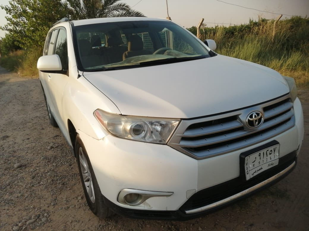 السلام عليكم
هايلندر 2012 وارد امريكي 
سياره نضيفه كير محرك مكفولات 
-7 راكب
-تبريد تدفئه فول
-مكينه 3500 v6
-السيارة كلين فقط خدش
-السعر 200 وبيها مجال 
-الاستفسار ***********
***********
