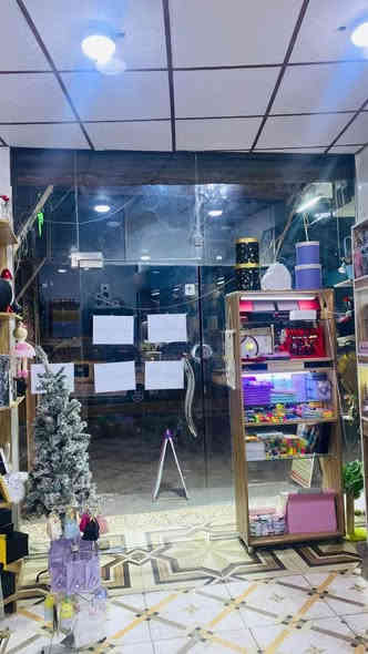 للبيع او مراوس بسيارة مكتبة ومحل هدايا وورود  يوجد فيه حساب الكتروني ٤ الف  شغال سبب البيع عدم التفرغ لكون راعي المكتبة موظف للاستفسار مراسلة الرقم *********** البصرة
