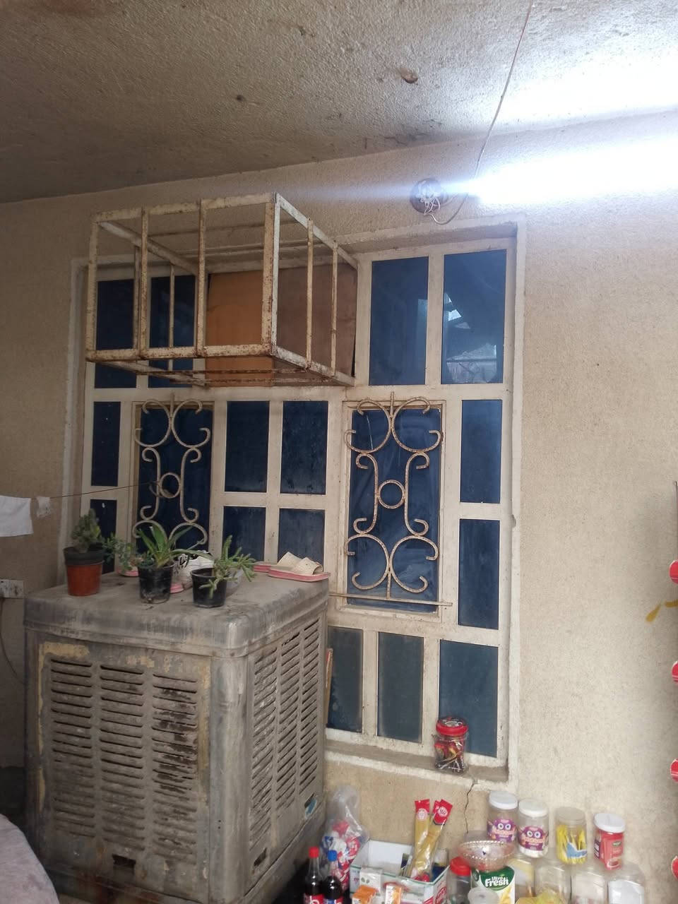 مشتمل للبيع قاط ونص.غرف نوم.2.مطبخ.حولي.ستقبال.
حمام داخلي.تواليت خارجي.حوش.
سعر46.وبي مجال بسيط
رقم تلفون ***********
