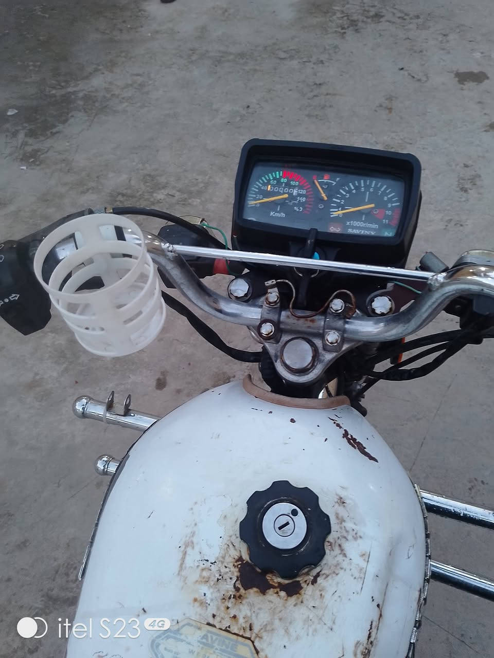 السلام عليكم للبيع دراجة سيفان 19كامله مكمله اوراق ومحرك خير من الله وكهربيات كامله  مكمله تايرات جديد اوياله جدد دبلات صدر جديد التصال على الرقم ***********وسعره جوه السوك 260

