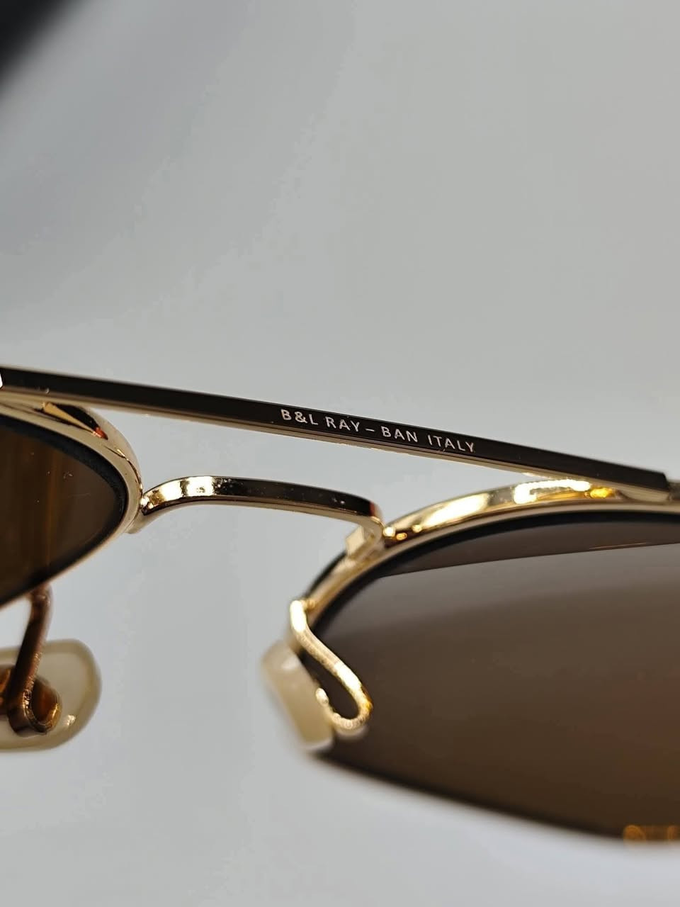 رايبان تمثل الجمال والتميز
عدسه زجاج سميك لون بني 
عدسه UV حمايه من الاشعات الضارة للعين
النضاره كجول ورسي
رياضي وعسكري
قياس 58
مختمه بل كامل بدن وعدسه
تأتي مع علبه حافظه للماركه كاملة المرفقات
كوالتي فول الفول

السعر 30 الف
 التوصيل مجاني لجميع محافظات العراق 

للحجز مراسلة الحساب ( ترسب رقمك وعنوانك الكامل)

اضغط لمتابعة الصفحه ليصلك كل ما هو جديد ومميز
من (انس براند للاناقه العامه) متجر الاقتناء والهدايا الفخمه


**إذا كنت صاحب هذا الإعلان وتريد حذفه لأي سبب، رجاءا أرسل رسالة إلى الدعم الفني**