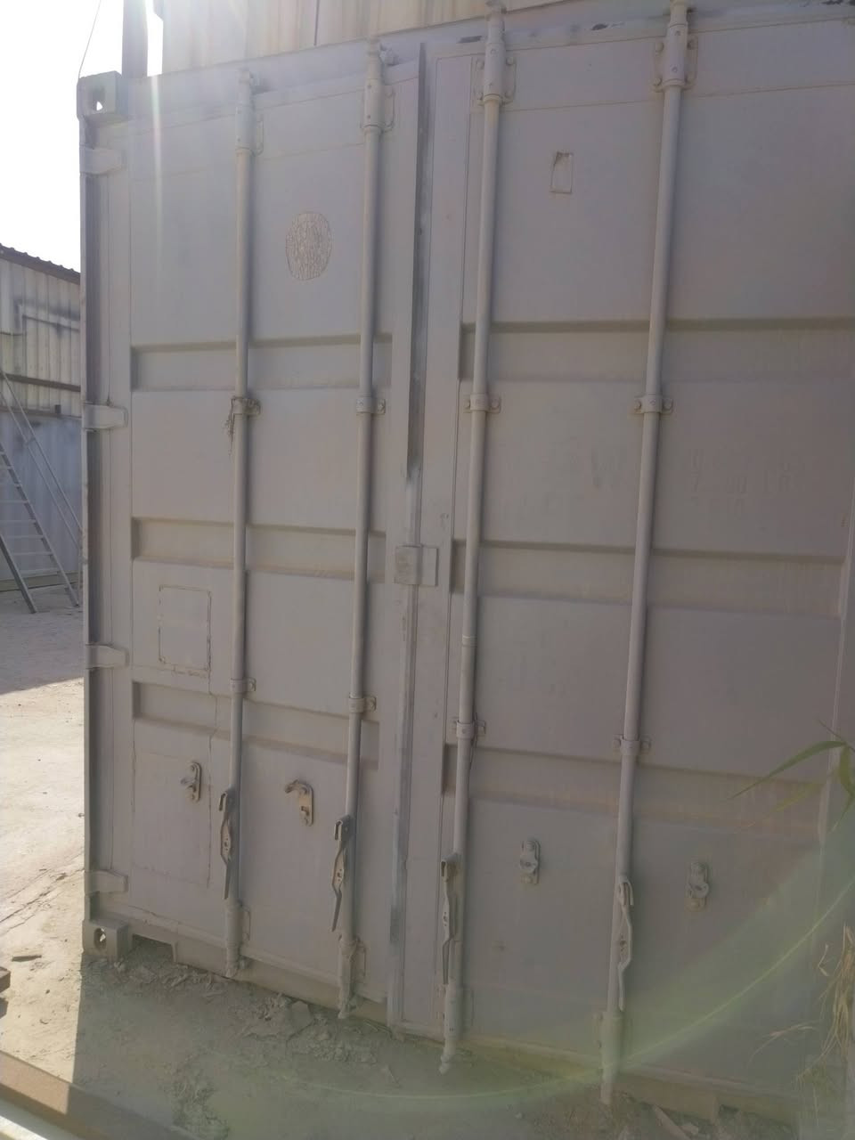 بسم الله 
حاوية ١٢ متر وارتفاع ٢٩٠ نظيفة وبحالة جيدا 
سعرها ٢٠ ورقة 
موقعها بغداد حي البساتين
للاستفسار  ***********
