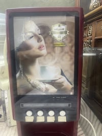 مكينه كهوه ونسكافه وهت جكليت تحتو عله 4خانات سعره 600الف شغاله مستخدمه...