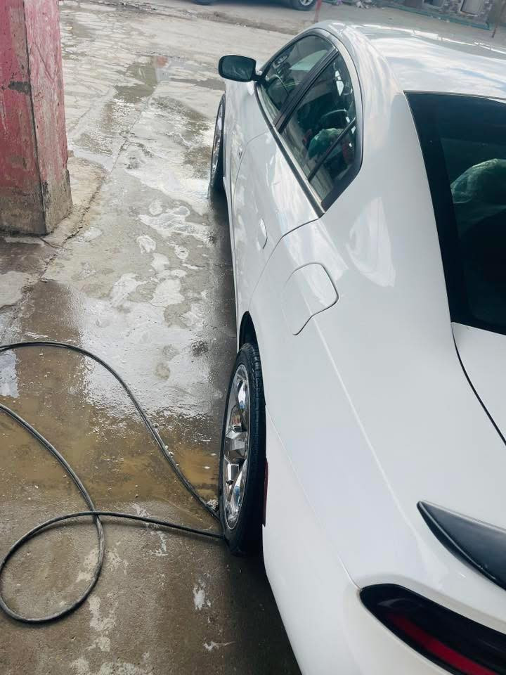 السلام عليكم

جارجر 17 اصل 

متوىمه وكامله شرط اطلع وين مايعجبك 

كص جنطه 

محرك وكير كفاله ٥٧٠٠وشرط نسه صراف برمجه وكأمل 

شاشه + كأمره 

تبريد ثلج 

مابيها نقص 

+ تخم تاير 

باتري جديد 

 السياره تحجي عن نفسها 

السعر 66وبيها مجال 
مكاني الدوانيه  
***********
