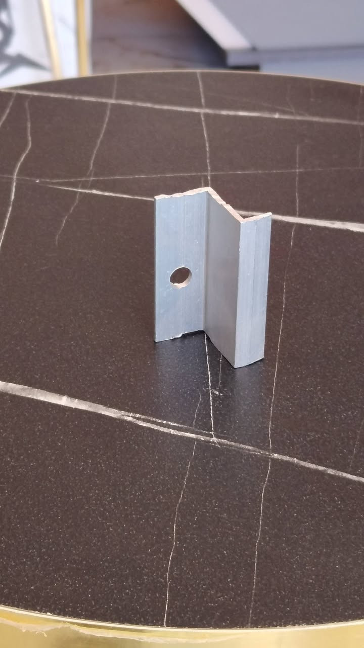 السلام عليكم 
يتوفر لدينا انواع مختلفة من كلامبات تثبيت الالواح 
لطلب النوع و الكمية المراسلة على واتساب
#مكتب_البعاج 
***********
***********
يوجد توصيل لكل محافظات العراق
