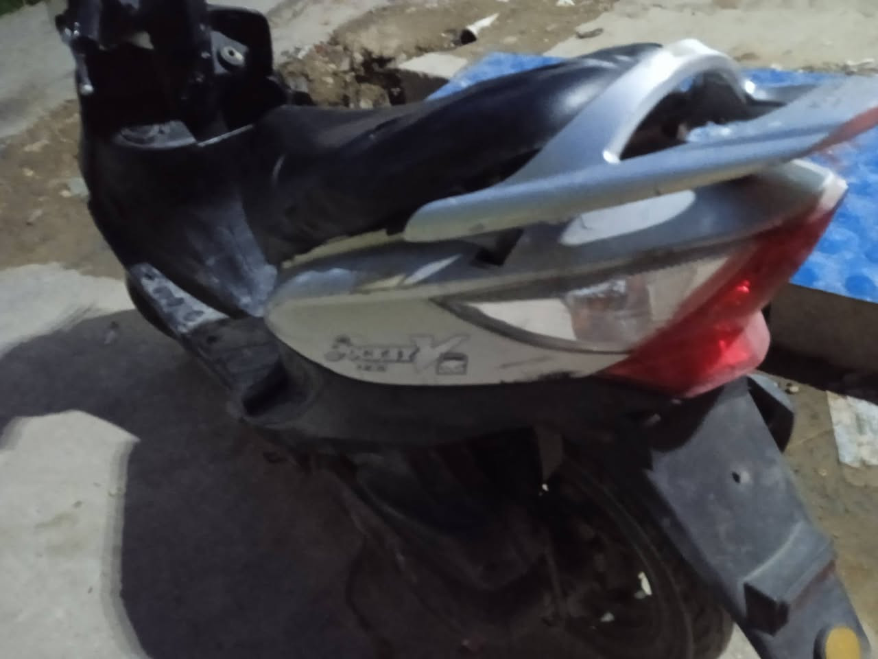 السلام عليكم كامكو للبيع كهربايات كلها شغاله دراجه نكره شلف  السعر مناسب جدا  المكان رفاعي لاستفسار خاص او رقم ‏‪‪0774 866 5536‬‬‏
