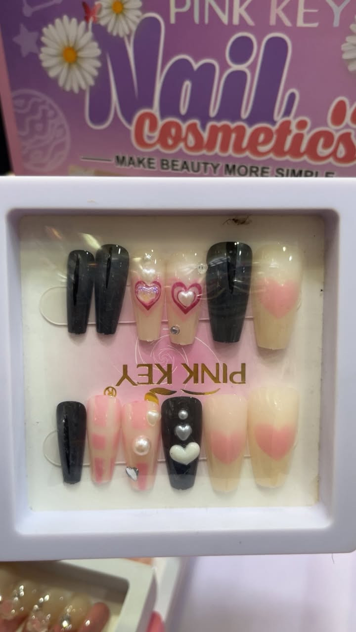 وجبه جديده من أظافر اكريلك 
مع ستيكرات لاصق 
ديزاينات لطيفه متنوعه 
متوفره في 
كوزمتك كچاني شار


**إذا كنت صاحب هذا الإعلان وتريد حذفه لأي سبب، رجاءا أرسل رسالة إلى الدعم الفني**