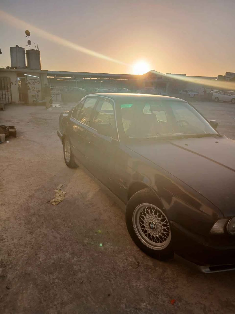 BMW 520 1991 
رقم اربيل سنوية لحد 2030 شرط التحويل السيارة گير و محرك خير من الله بالشرط گير اوتو محرك كبس بيها بس البدنه مالتها مبدلة السيارة خير من الله ترايك وين متريد و هاي رقم صاحبها *********** متواجد عالواتس اب ، سعرها 51 ورقة و بي مجال و مكان السيارة كركوك بيها كوبون بانزين
*ملاحضه بسيطة اني مكلف بالنشر للتواصل هاي رقم صاحبها موجود بالوصف Singapore
