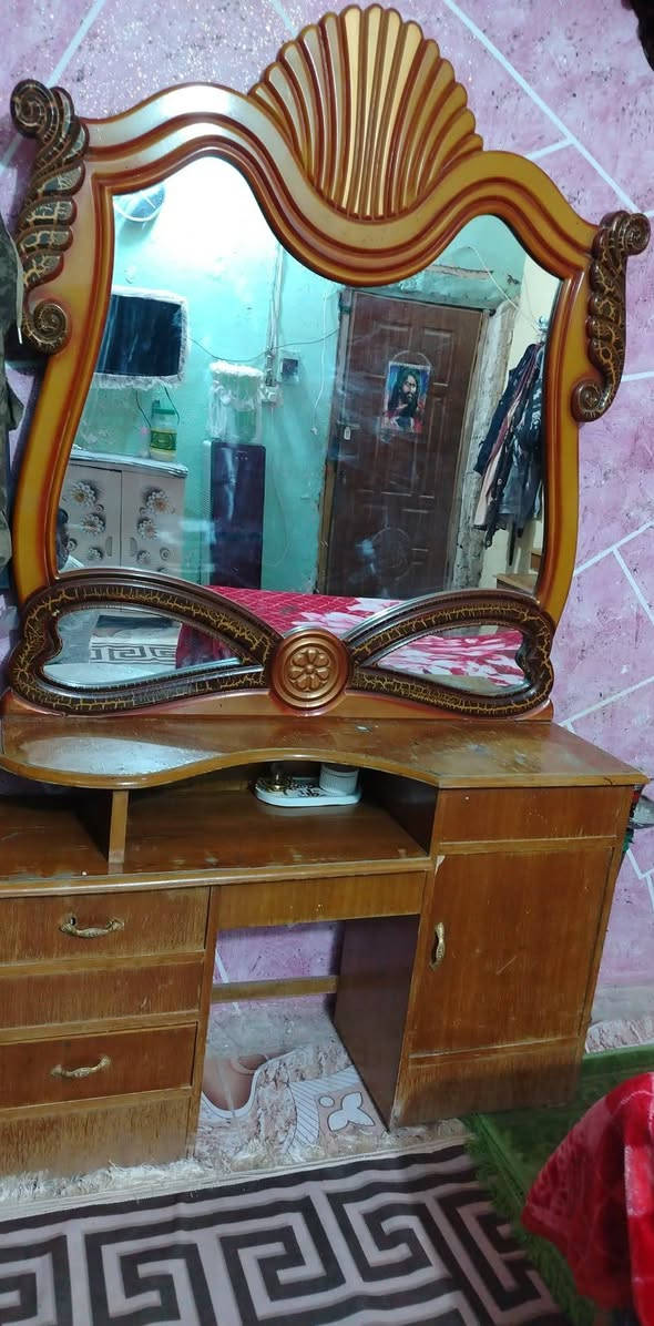 غرفه للبيع  سعر 400وبيه مجال ***********
