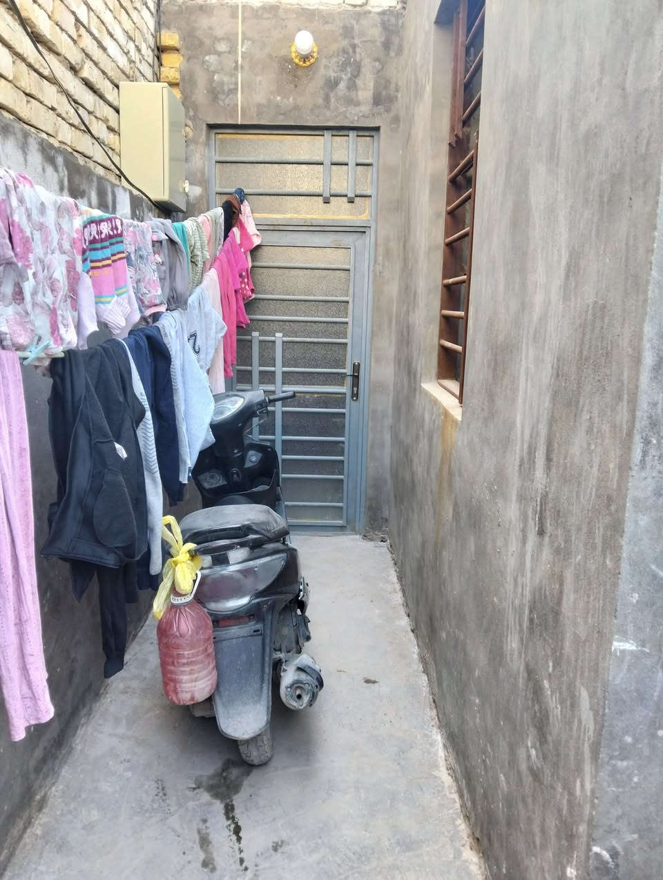 اللهم صلي ع محمد وآل محمد 
السلام عليكم ورحمة الله وبركاته
بيت مساحة 100 متر بناء طابوگ 9 انجات
الموقع شارع الزوار سكله الكرعاوي قرب اسواق الميالي
____________________________________________
بناء خريطه كامله غرفه + صاله + مطبخ * ستقبال + تخاريج داخل و خارج + مكشوفه + السطح مطبگ فرشي كامل
الصور كدامكم والنقص بي واضح 
السعر 34 بي مجال 
ملاحظه/ سعر العرصه يمي 17 مليون
***********/ واتساب
