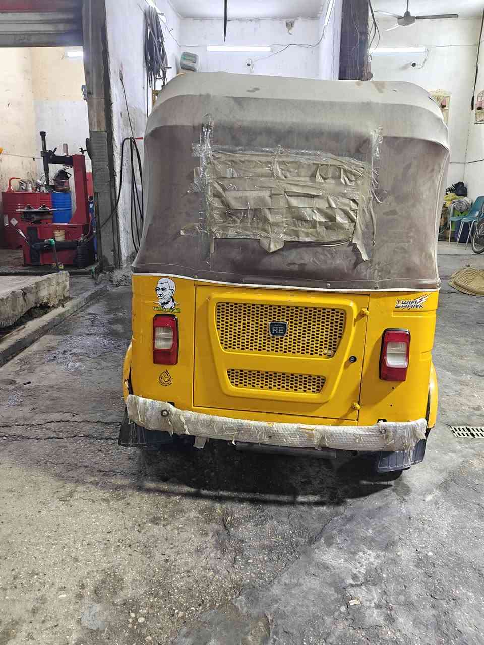 تكتك موديل 2022 شهر 11سنويه ورقم عربي العنوان البلديات قرب تقاطع الكهرباء ***********
