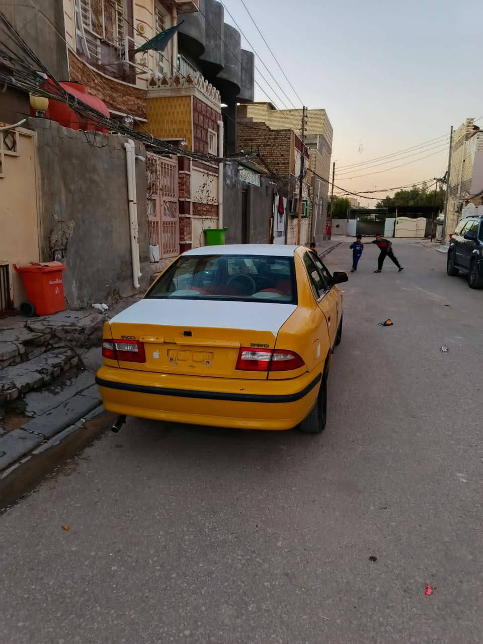 سلام عليكم للبيع سمند مديل ١٠ سايرة مكفولة ماعدة الباب الخلفي مروجة شي قليل سعر ٢٧ ماكن سيارة بغداد توصل خاص أو على رقم ***********
