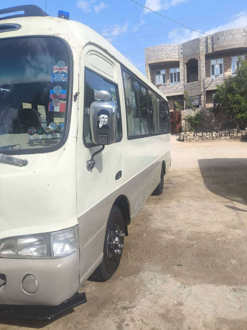 السلام عليكم كوستر هونداي ٢٠٠٣ البيع كير مكينه اكسن تخم تأير ولكدام جوبلس  تبريد ويه السويج  كهربائيات زوج باتريات جدد كله بشرط داخل دوشمه وبردات جدد ول كشر كدامك  مكان السياره رمادي السعر ٩٥ وبيه مجال حك الجيه الاستفسار عل رقم اني مكلف بنشر ***********
