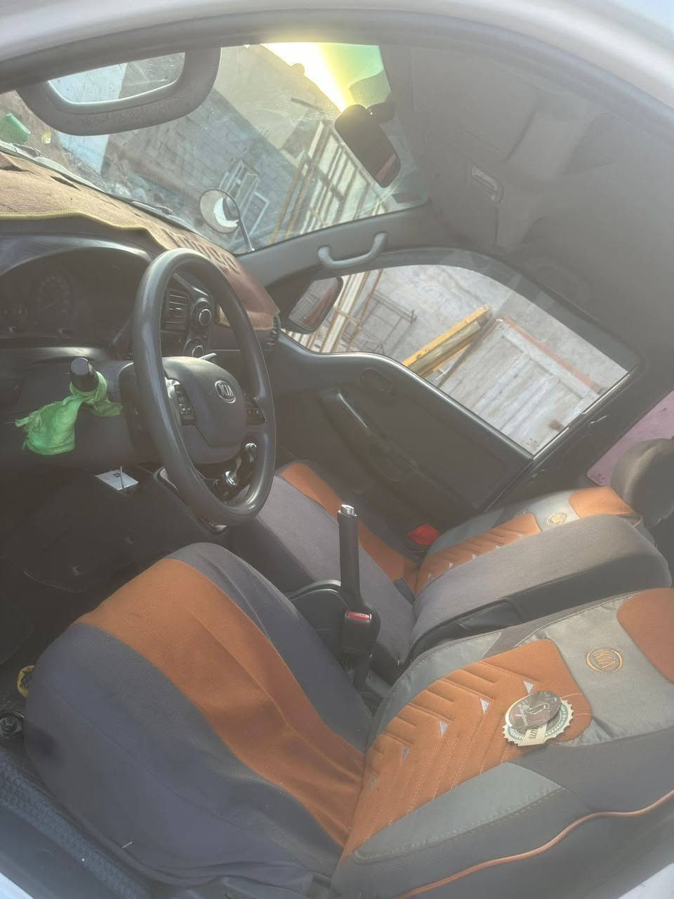 السلام عليكم كيه حمل مسكر مديل 2019مكينه دبلو جاف بلادي قبل شهر شادها جديده سياره رقم نكليزي بس ع استلام وصل عندي مشروع وطني سياره تدفئه مرايه شفط تدفئه كشنات ايرباكات حداديه جديده تخم تاير جديد سياره ما ناقصها برقي سعر 135وبيها مجال قليل مكان سياره بصره ابي الخصيب محيله هاتف ***********
