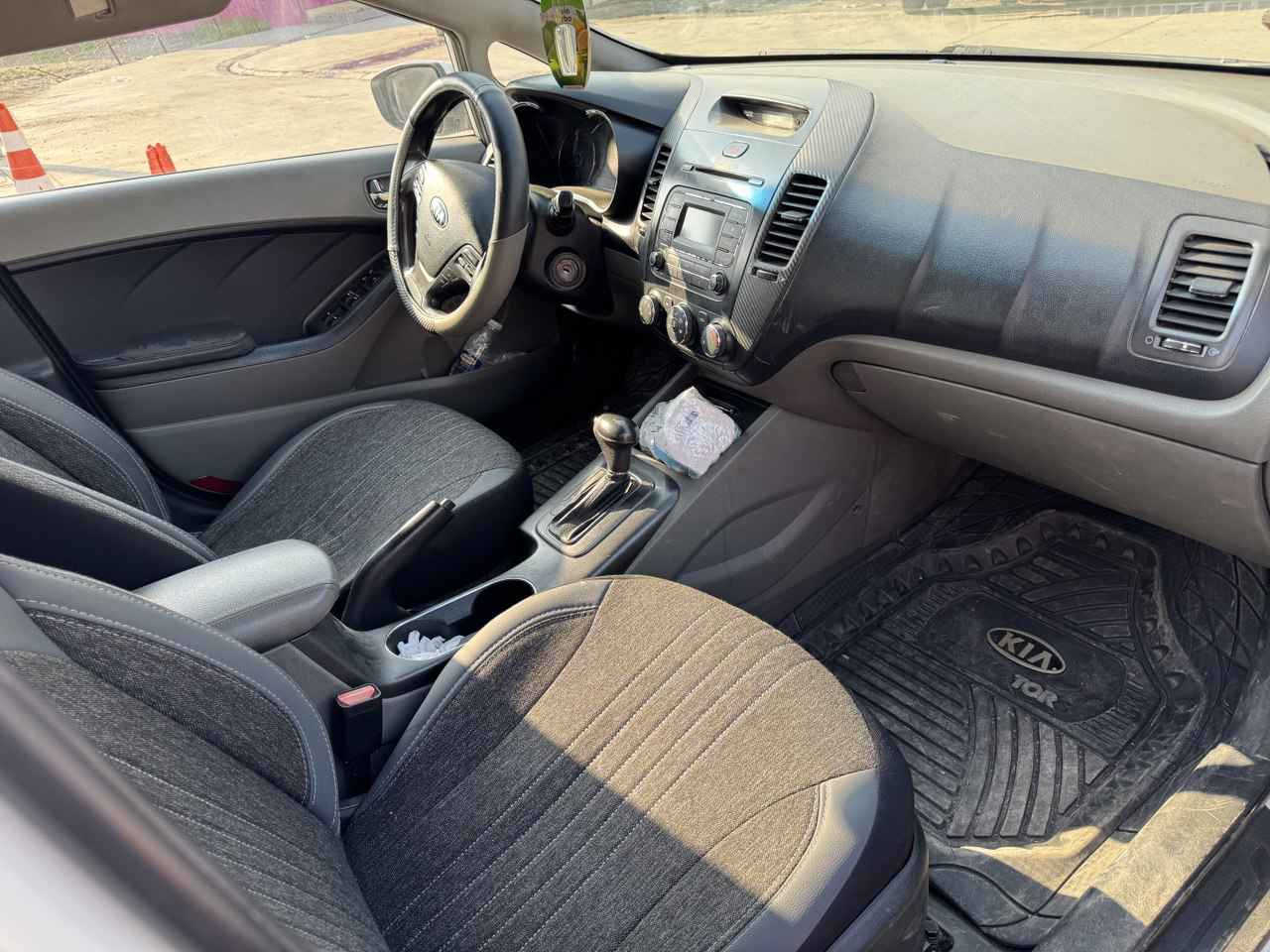 سيارة Kia Cerato بحالة ممتازة ونظيفة جداً، استخدام شخصي ومحافظ عليها.
🔹 محرك 2.0L قوي واقتصادي
🔹 تحكمات على الستيرن
🔹 تبريد قطعتين (أمامي وخلفي)
🔹 فول مواصفات (بدون تشغيل بصمة)
🔹 السيارة جاهزة للاستخدام ولا تحتاج أي صرف
🛠 الملاحظات:
يوجد صبغ فقط في دوسة اليمين والبابين من الأسفل، بدون حوادث مؤثرة.
💰 السعر: (118 ورقة ) قابل للتفاوض بالمعقول
📞 للتواصل: (***********) موصل, نينوى
