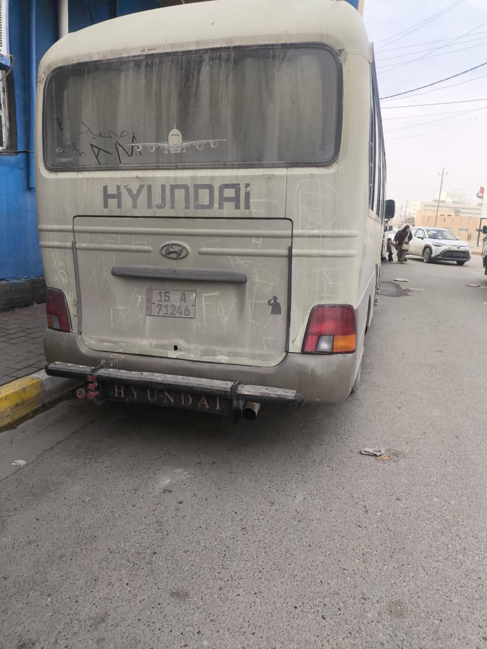 السلام عليكم كوستر هونداي 25 راكب للبيع موديل 20004 كير مكينه كاز بلادي اكسن داخل كله بشرط كهربائيات كله شقاله تحويل ثاني يوم رقم نكليزي انبار هزه جديده شرط التحويل مكان السياره الرمادي السعر 125 وبيه مجال حك الجيه الاستفسار عل رقم ***********
