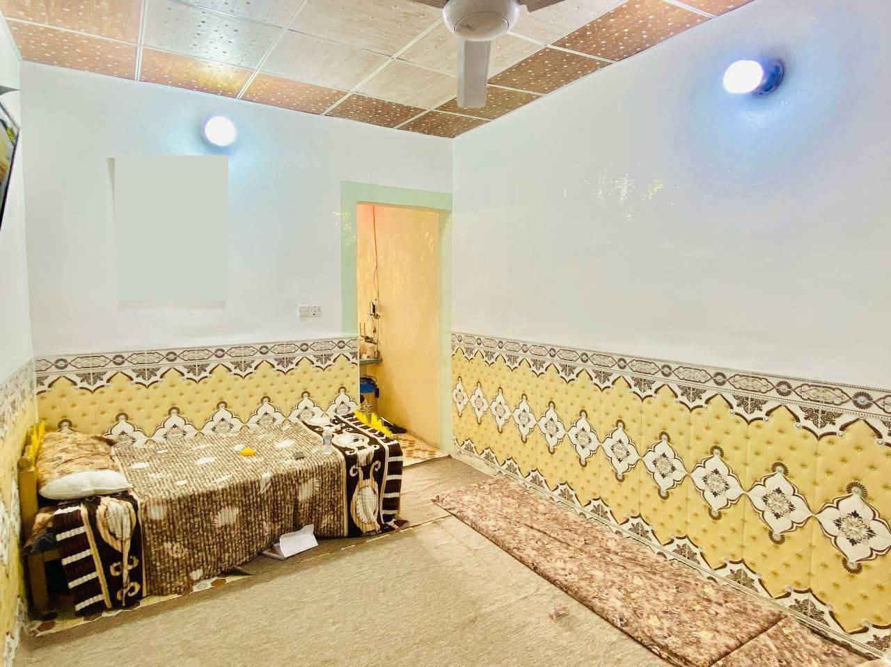 السلام عليكم 
بيت 100 متر للبيع يحتوي على غرفه او صاله او مطبخ واستقبال او صحيات داخليه او خارجيه البيت جاهز من كلشي 
السعر (25 )مليون او بي مجال بسيط
العنوان البراكيه شارع المطار القديم مجاور اسواق الامير 
***********
***********
