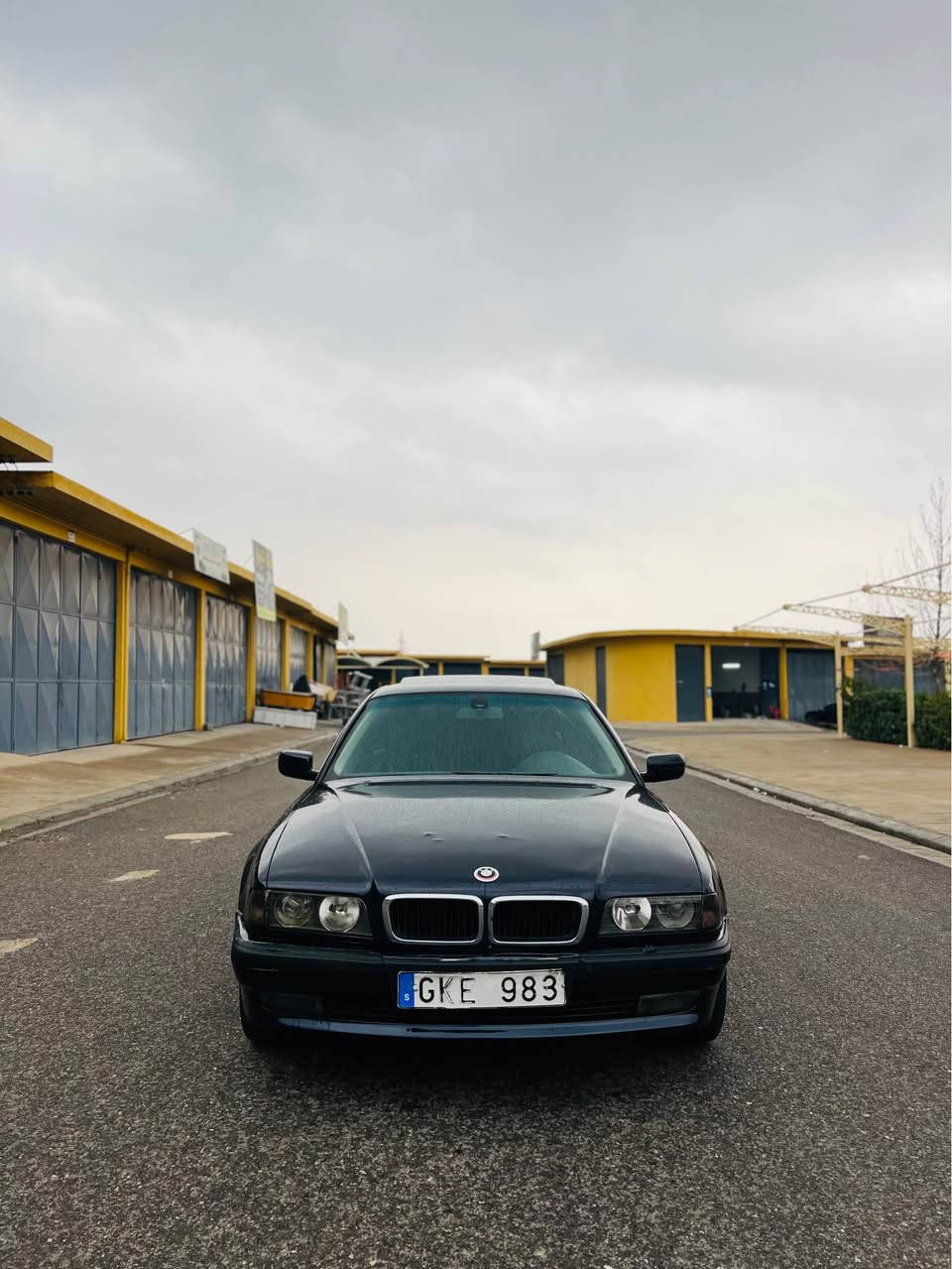 صقر موديل ١٩٩٨
مكينه ٦ بستن
حجم ٧٢٨
بئ دعم ايك جار
گئرو مكينه شه رت
منفيست عصلي 
غورامه شه رت
سلايت
قوديك شفت
كوشن جلد و هيتر
ستيرن كاره باي
شاشه 
كاميره
سينگو بشت حساس
صعر ٤٥ و مجال
***********
*********** دهوك, العراق
