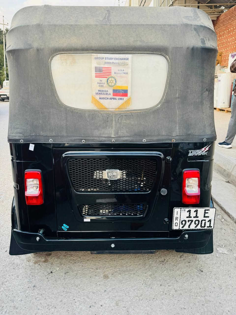 سلام عليكم عندي تكتك لبيع موديل 22 بسمي مة
مكفوله كفاله عامه السعر اتصل واني خادم الهاتف ‭

‭0781 555 9670‬
